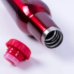 صورة حافظة للمشروبات الساخنة والباردة باللون الأحمر 500مل (مع طباعة الاسم)