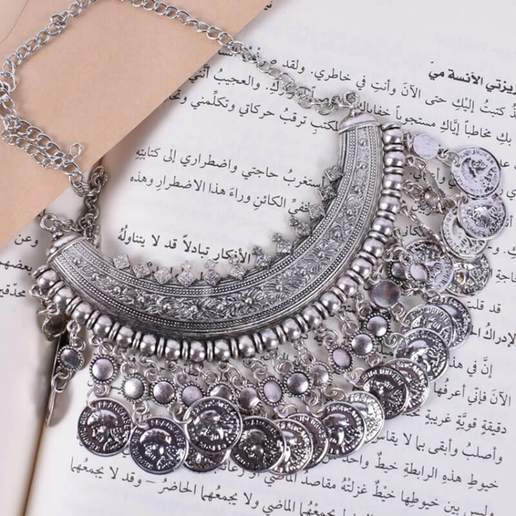Picture of Silver Decorated Vintage Necklace For Women