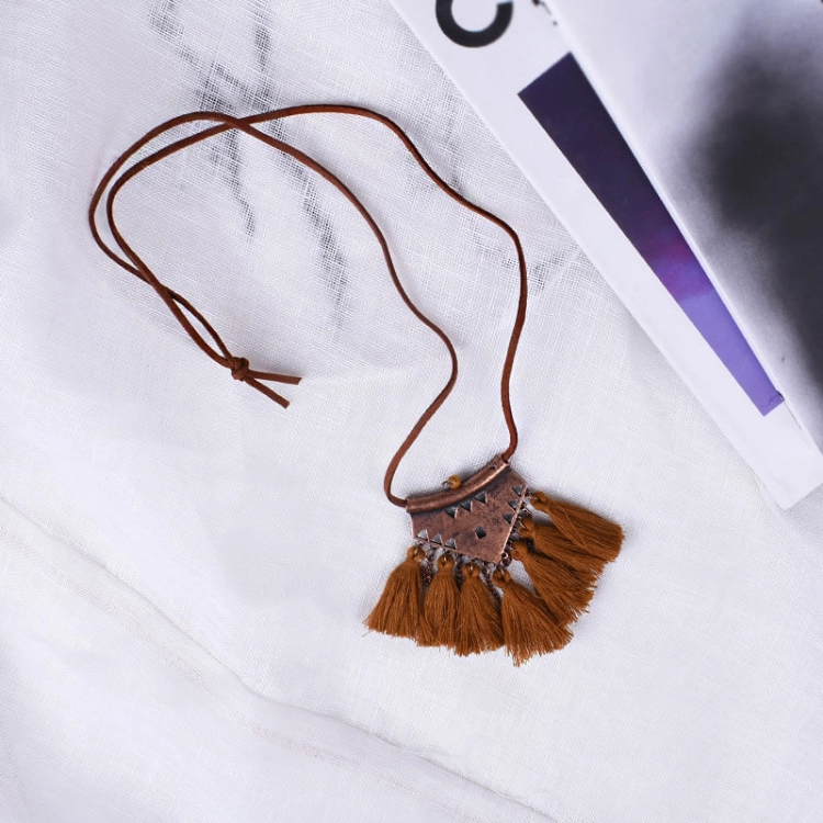 Picture of Light Necklace with Brown Karkousha