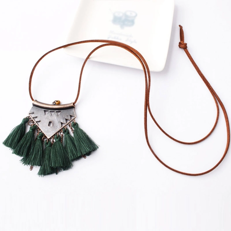 Picture of Light Necklace With Green Karkousha