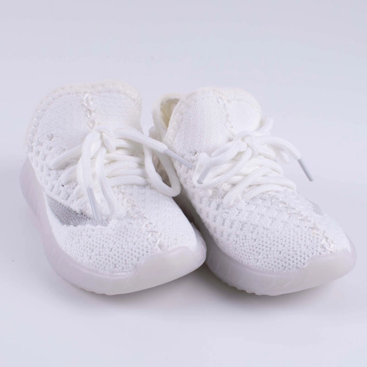 صورة حذاء أبيض مع جزء شفاف ولادي
