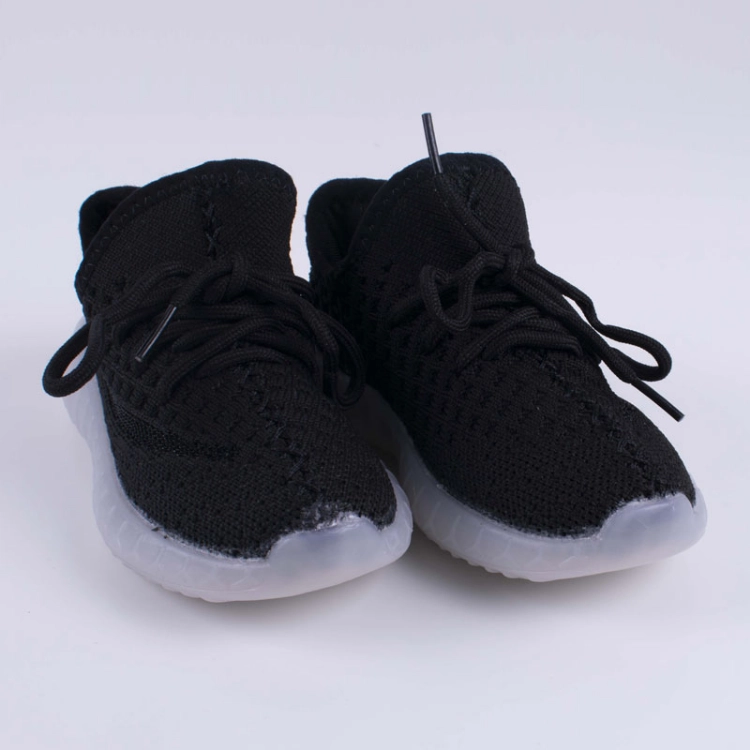 صورة حذاء أسود مع جزء شفاف ولادي