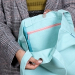 صورة حقيبة كتف قطنية - ألوان كثيرة (مع طباعة الاسم)