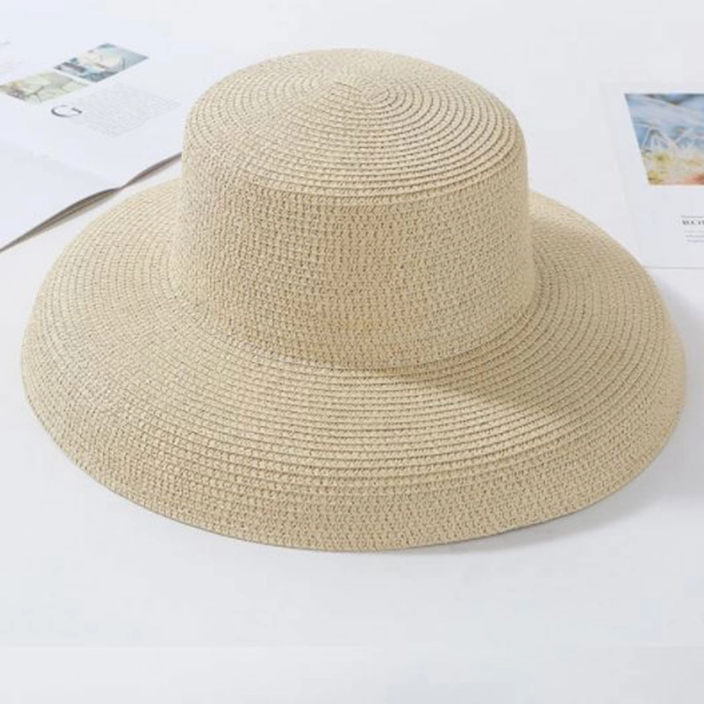صورة قبعة بيج للصيف للنساء