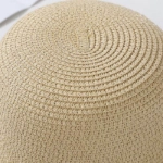صورة قبعة بيج للصيف للنساء