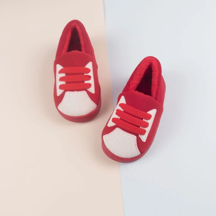 صورة حذاء سنيكرز أحمر للاطفال
