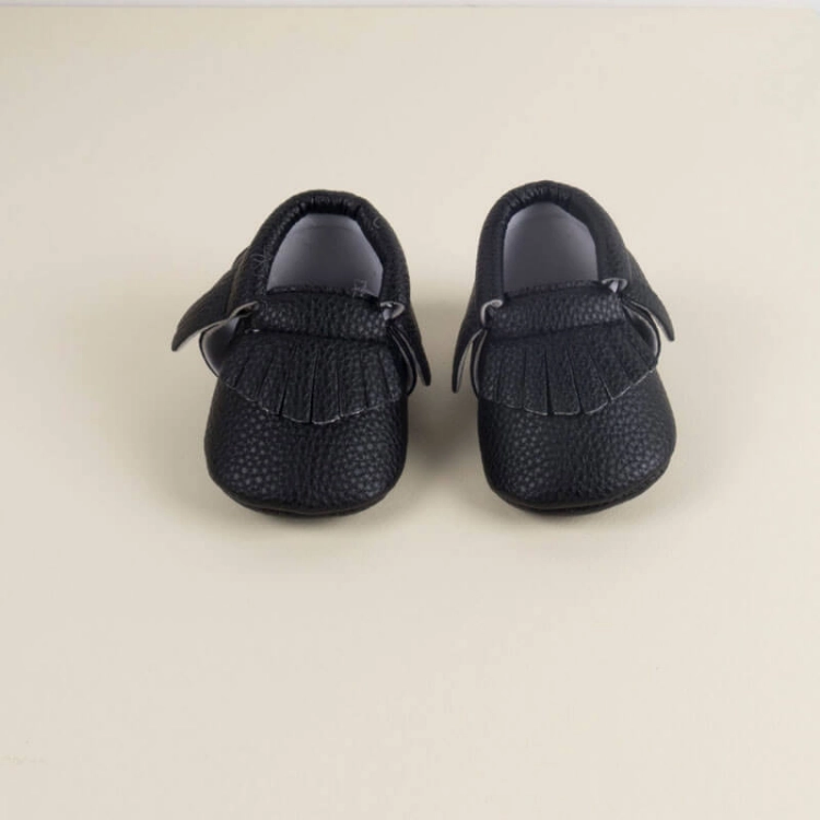 صورة حذاء جلد ناعم أسود للأطفال (مع امكانية طباعة الاسم)
