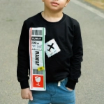 صورة بلوفر أسود للاطفال - تصميم علامة الأمتعة (مع طباعة الاسم)