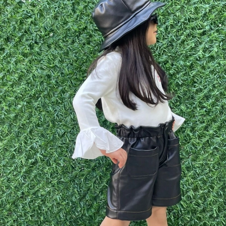 صورة Black Leather Shorts With Hat For Girls