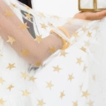 صورة درعا أبيض بالنجوم الذهبية للفتيات