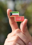 صورة دبوس مغناطيسي قديم وجديد علم الكويت