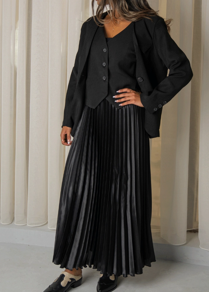 Picture of 7370 Black Blazer With Skirt Set For Women